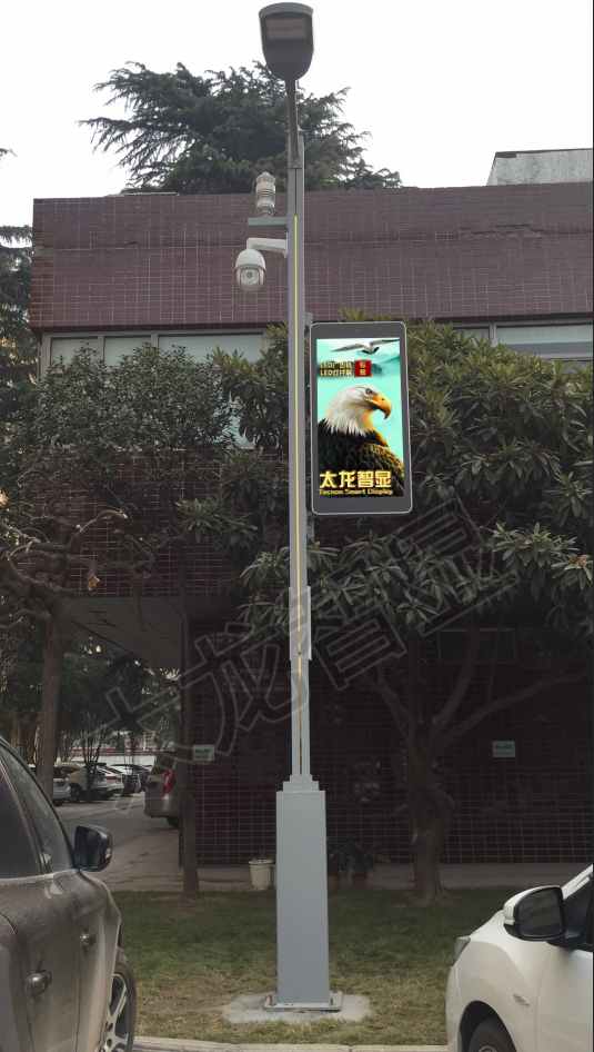 鄭州歐麗工業(yè)園采用太龍智顯P4型號單面LED燈桿屏，完成數(shù)字信息升級