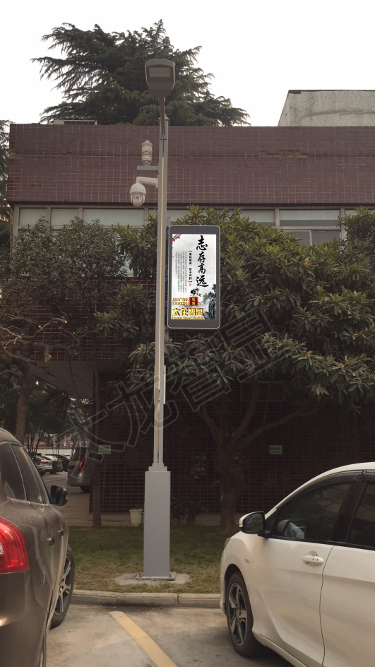 鄭州歐麗工業(yè)園采用太龍智顯P4型號單面LED燈桿屏，完成數(shù)字信息升級
